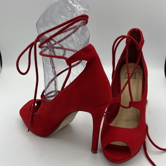 High Heel Red Shoe - Picture 2 of 5